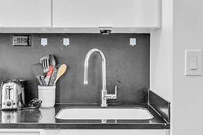 Prestige Suites - CN Tower