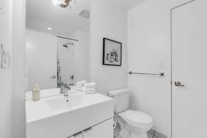 Prestige Suites - CN Tower