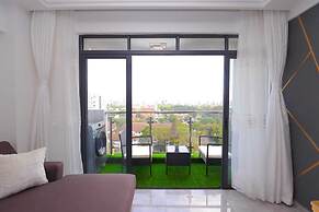 Lux Suites City Oasis Apartments