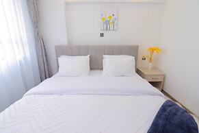 Lux Suites City Oasis Apartments