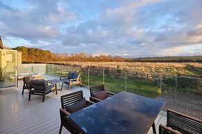 Host Stay Hazelwood Deluxe Lodge