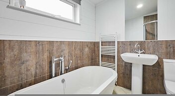 Host Stay Alder Spa Lodge