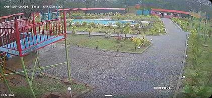 Cheetah Farms Jungle Stay