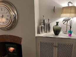 2 Bed 'cosy Cottage' Central Bawtry High End Decor