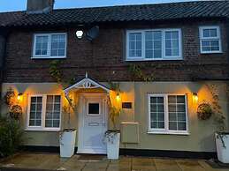 2 Bed 'cosy Cottage' Central Bawtry High End Decor