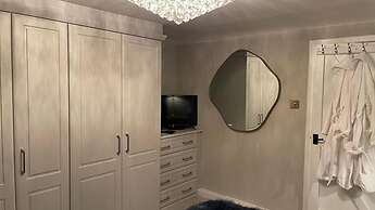 2 Bed 'cosy Cottage' Central Bawtry High End Decor