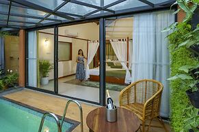 Crystal Kuruva Nature Resort & Spa