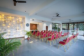 Crystal Kuruva Nature Resort & Spa