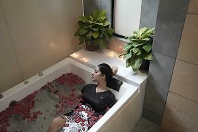 Crystal Kuruva Nature Resort & Spa