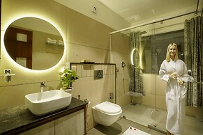 Crystal Kuruva Nature Resort & Spa