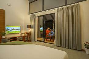 Crystal Kuruva Nature Resort & Spa