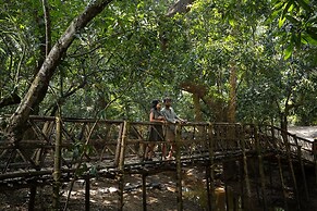 Crystal Kuruva Nature Resort & Spa