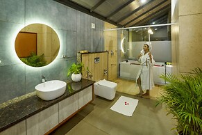 Crystal Kuruva Nature Resort & Spa