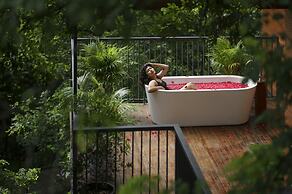 Crystal Kuruva Nature Resort & Spa