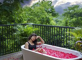 Crystal Kuruva Nature Resort & Spa