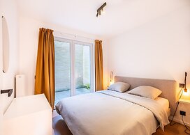 Apartment on Zeedijk With Stunning Sea Views