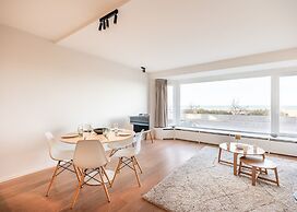 Apartment on Zeedijk With Stunning Sea Views