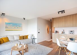 Apartment on Zeedijk With Stunning Sea Views