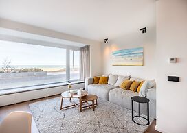 Apartment on Zeedijk With Stunning Sea Views