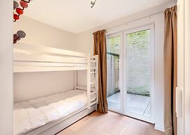 Apartment on Zeedijk With Stunning Sea Views
