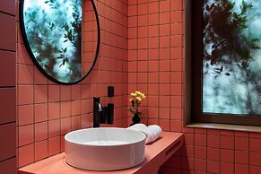 Dwell - Elegant City Stay