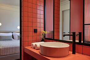 Dwell - Elegant City Stay