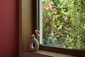 Dwell - Elegant City Stay