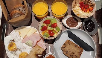 Dwell - Elegant City Stay