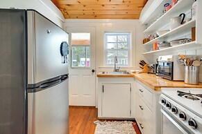 Walk to Beach: South Chatham Home