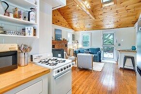 Walk to Beach: South Chatham Home