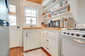 Walk to Beach: South Chatham Home
