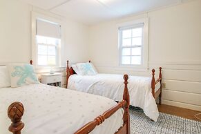 Walk to Beach: South Chatham Home