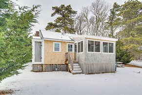Walk to Beach: South Chatham Home