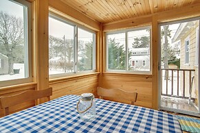 Walk to Beach: South Chatham Home