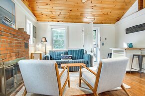 Walk to Beach: South Chatham Home