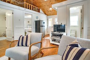 Walk to Beach: South Chatham Home