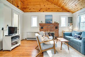 Walk to Beach: South Chatham Home