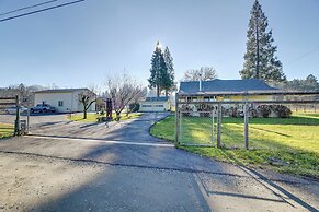 Nature Lovers Getaway in Rural Grants Pass