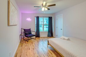 14 Mi to Dallas: Irving Escape w/ Patio & Fire Pit