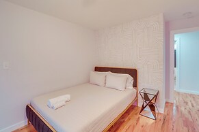 14 Mi to Dallas: Irving Escape w/ Patio & Fire Pit