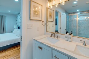 14 Mi to Dallas: Irving Escape w/ Patio & Fire Pit