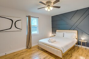 14 Mi to Dallas: Irving Escape w/ Patio & Fire Pit