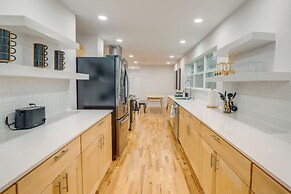 14 Mi to Dallas: Irving Escape w/ Patio & Fire Pit