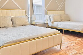 14 Mi to Dallas: Irving Escape w/ Patio & Fire Pit