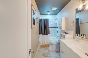 14 Mi to Dallas: Irving Escape w/ Patio & Fire Pit