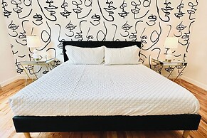 14 Mi to Dallas: Irving Escape w/ Patio & Fire Pit