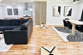 14 Mi to Dallas: Irving Escape w/ Patio & Fire Pit