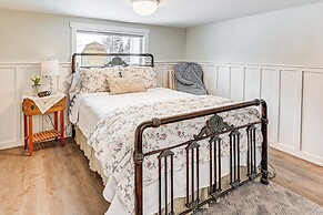 1 Mi to Main Street Polson: Updated Home w/ Deck!