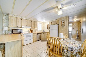 Near Hiking Trails: Tranquil Cabin in Munds Park!