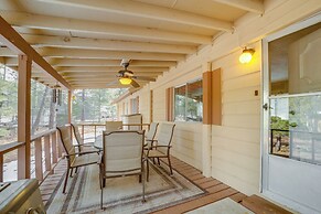 Near Hiking Trails: Tranquil Cabin in Munds Park!